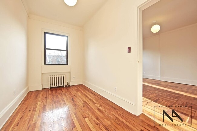 Photo - 898 Union St