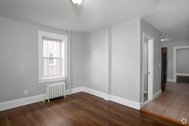1BR, 1BA - 605SF - Living room