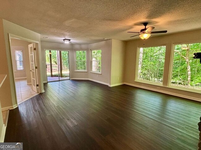 Photo - 320 Hawkstone Way