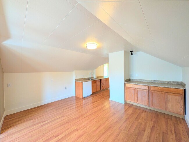 Photo - 2Bd/1Ba Everett Condo Unidad B