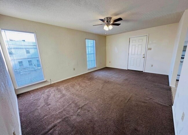 Photo - 628 Papworth Ave Unidad B