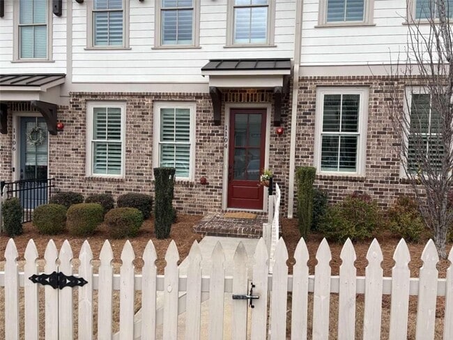 Photo - 1104 Thomas St