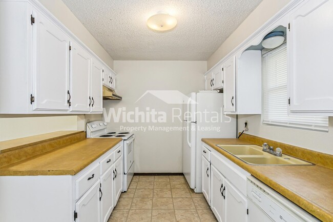 Photo - 2337 N Rutland Ct Unit 1