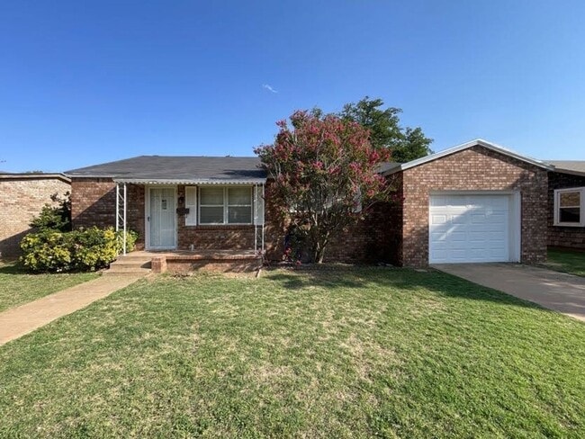Building Photo - Style Meets Substance—Newly Renovated 3BR/2BA in Lamesa