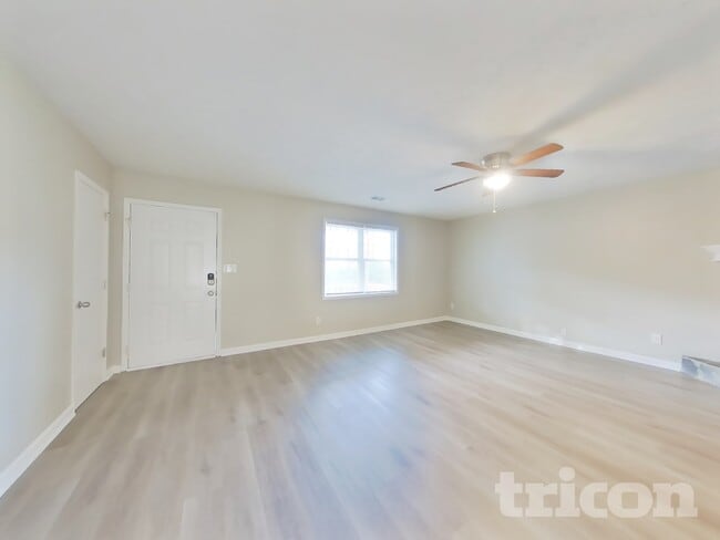 Photo - 211 Robin Ln