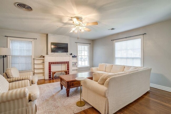 Photo - 3224 Cockrell Ave