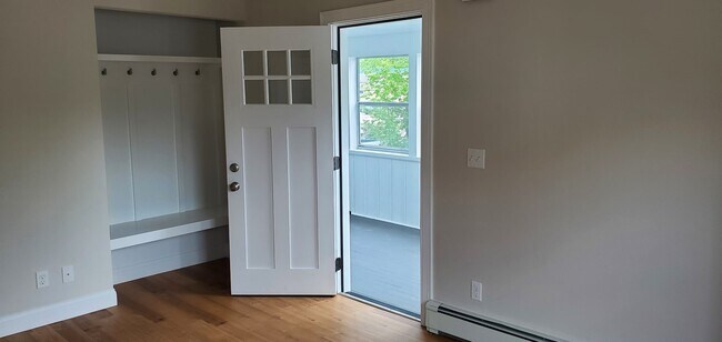 127 Bartlett St Unit 123 Bartlett St