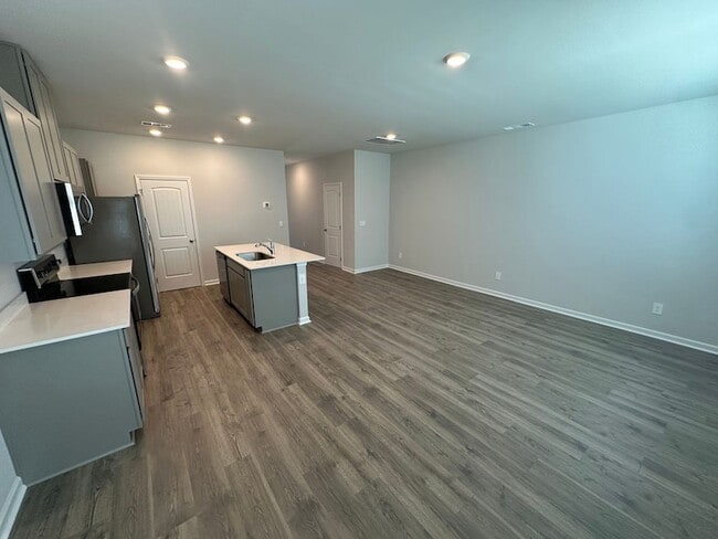 206 Hazel Ln