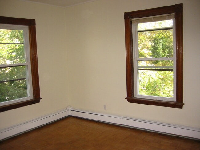 Building Photo - 7 Eric Rd Unit NA