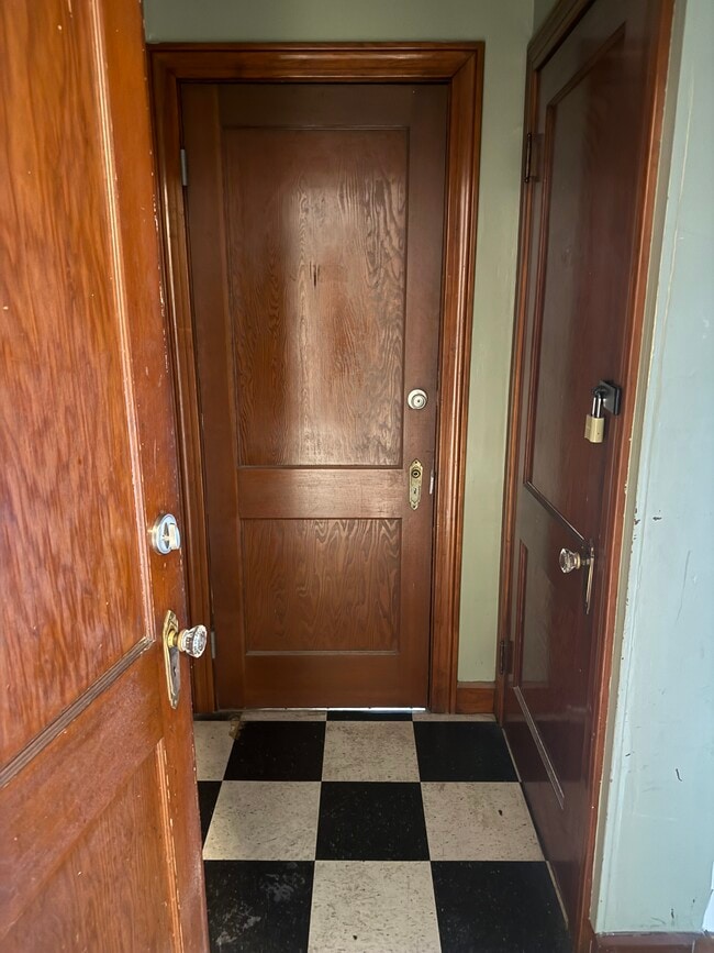 Photo - 34 Sunset St Unit Upper