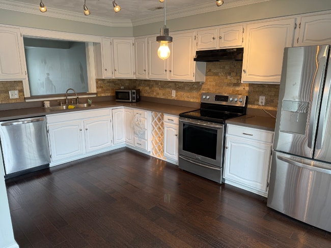 Photo - 658 Lord Dunmore Dr