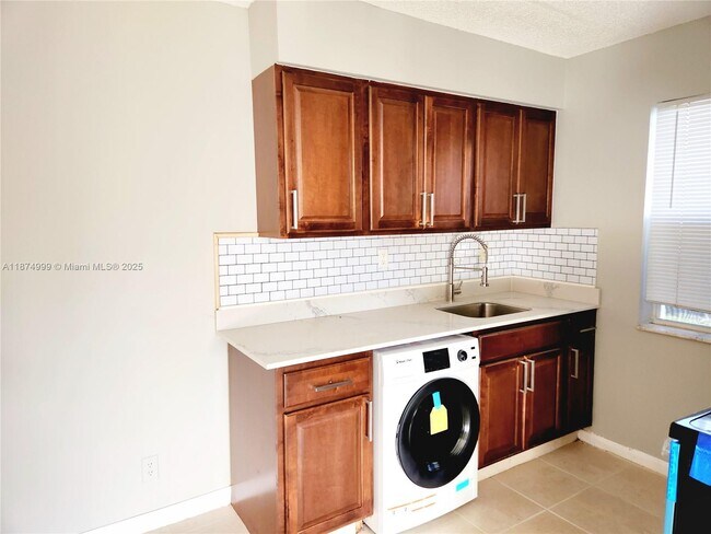 Photo - 191 SW 15th St Unit 201
