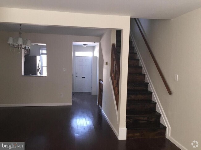 Building Photo - 900 South Paca St Rental