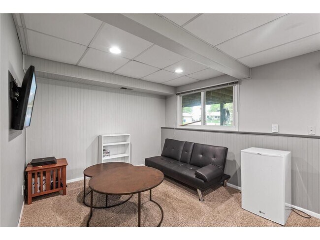 Photo - 10704 Yukon Ave S