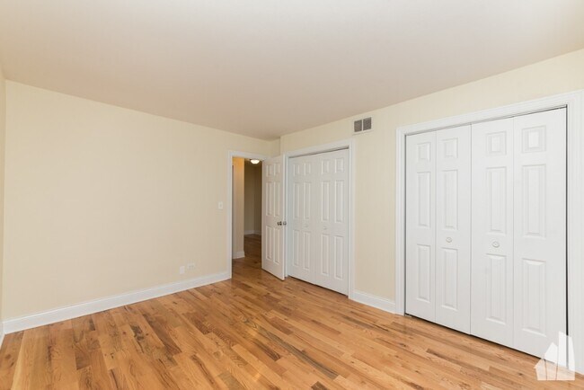 555 W Arlington Pl Unit 202