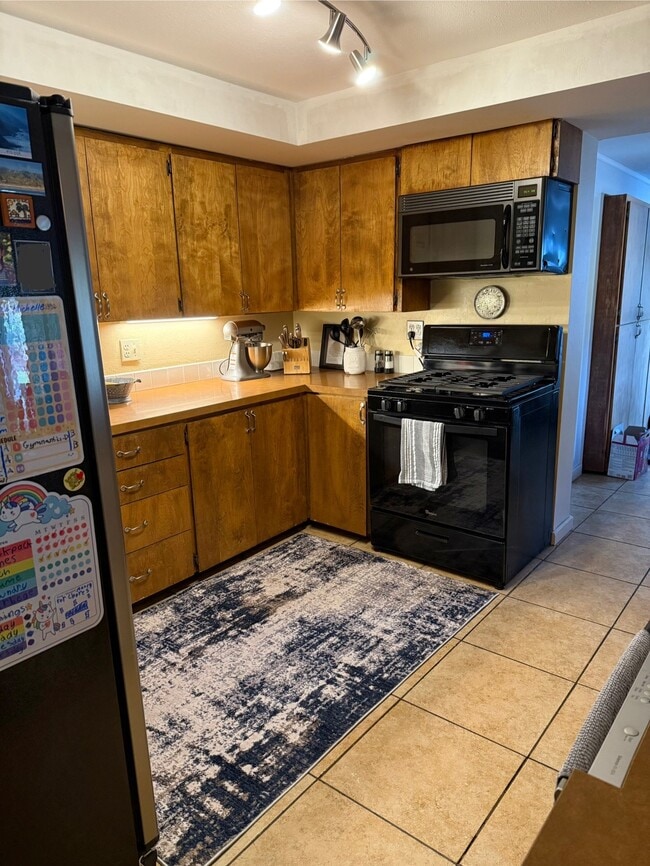 Photo - 817 E Jewett Blvd