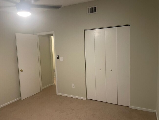 Building Photo - 6822 Glenridge Dr Unit C