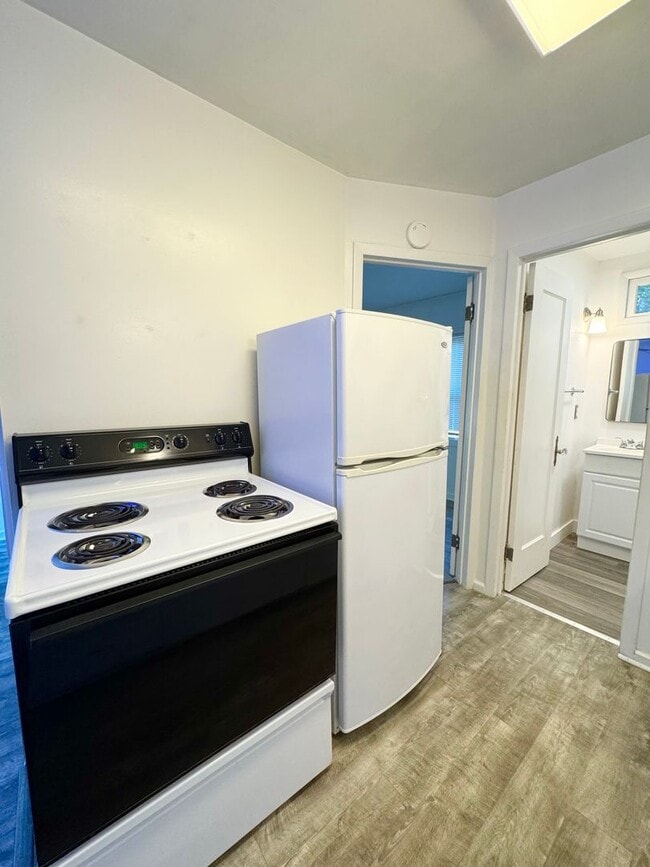 Photo - Quaint & Cozy Duplex!!