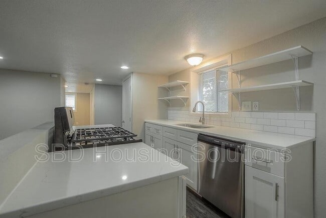 Photo - 1102 S Crisp Ave