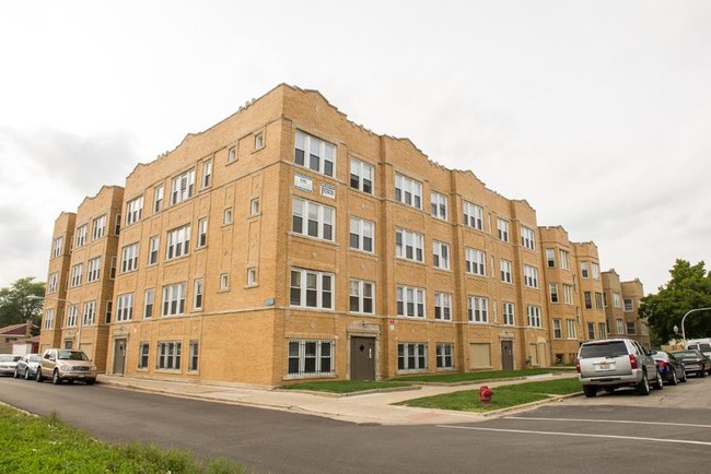 Photo - 1860 S Komensky Ave Apartments