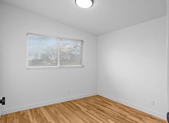 Photo - 4152 1540 W