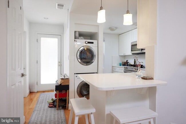 Photo - 1124 25th St NW