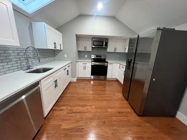 Photo - 116 Old Homestead Hwy Unidad #1