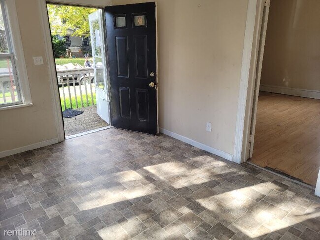 Photo - 1515 N Broadway St