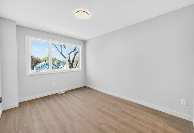 Photo - 10335-10135 135 St NW Unit 2