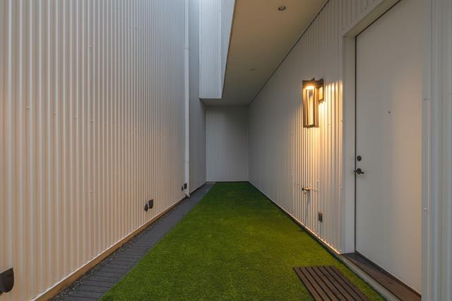 Photo - 2422 N Carroll Ave Unit 2