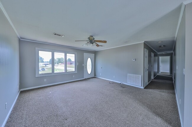 Photo - Desirable 4 Bed, 2 Bath House in Martin, TN!