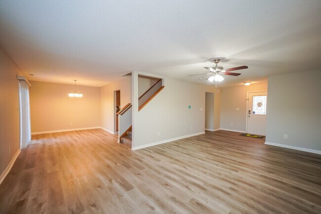 Photo - 10302 Draycott Way