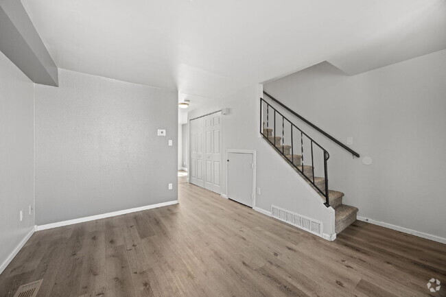 Building Photo - 2 bd/1.5 ba Fort Collins townhouse Unit 1