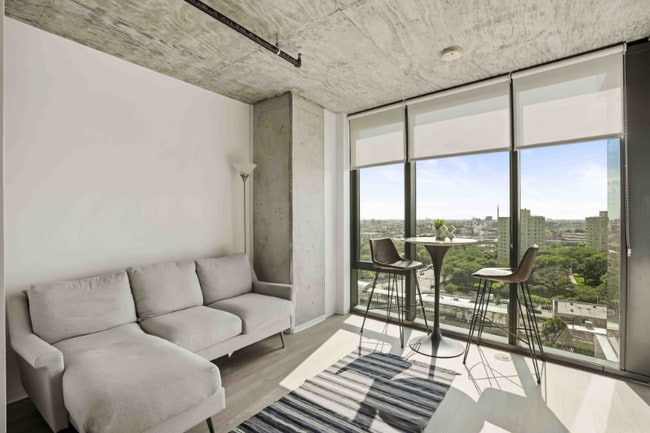 Photo - 2111 E 21st St