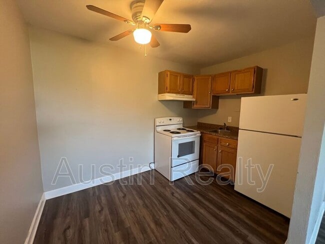 Building Photo - 3706 Greenwood Blvd Unit 23 Rental