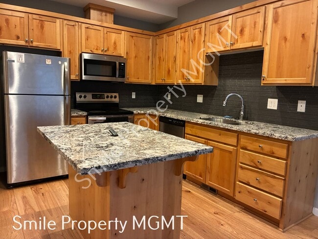 Photo - A beautiful 3 bedrooms and 2.5 bathrooms townhouse located in in Milwaukie city.