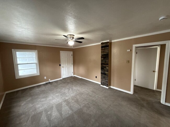 Photo - 465 Madrona Ave SE