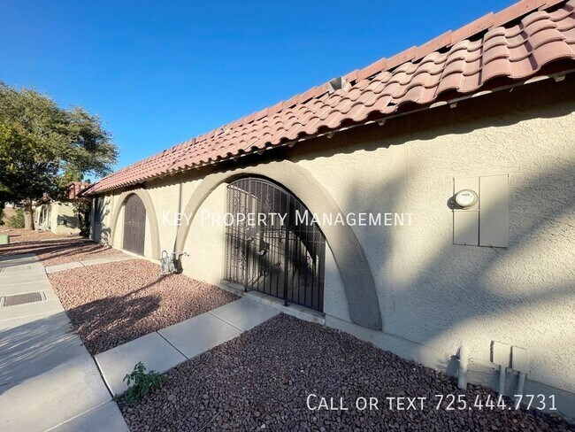 Photo - REMODELED 2 BEDROOM CONDO WITH STAINLESS S... Unidad #5