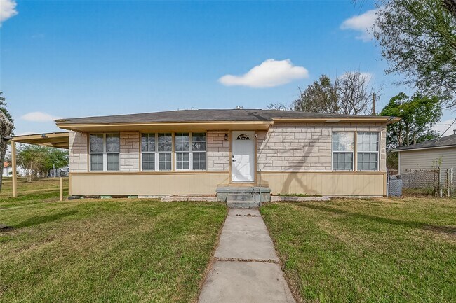 1221 Parkway Dr