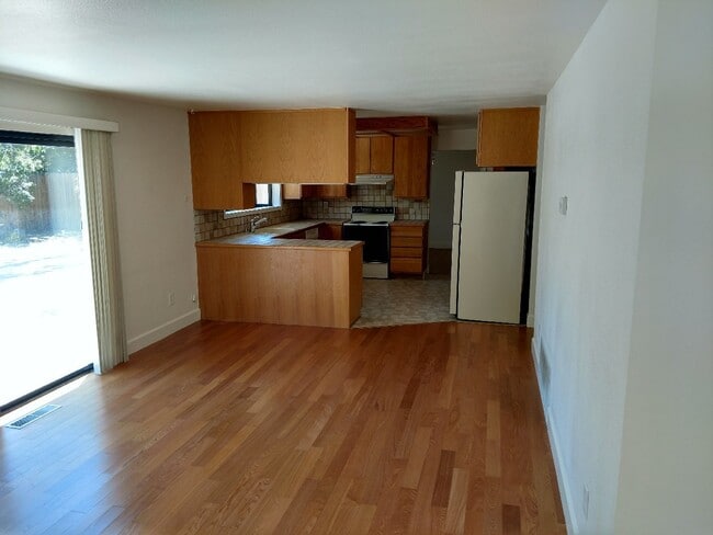 Photo - 2192 Denevi Dr