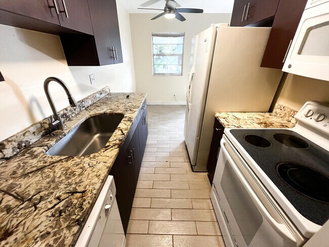 Photo - 202 Lucerne Ave Unidad 10