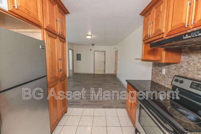 Photo - 1459 MacArthur Blvd Unit 13