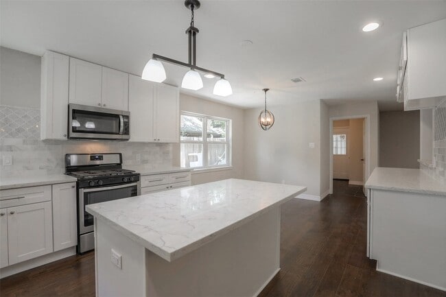 Photo - 730 Bison Dr