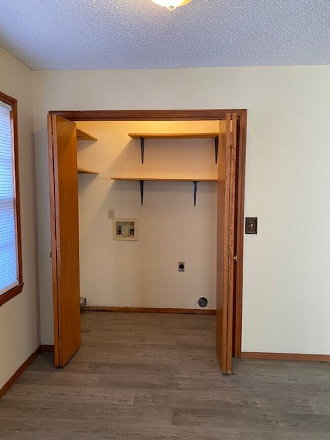 Photo - 3 Bed 2 Bath GREAT LOCATION!