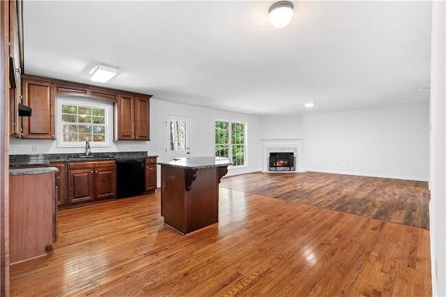 Photo - 80 Castle Ct