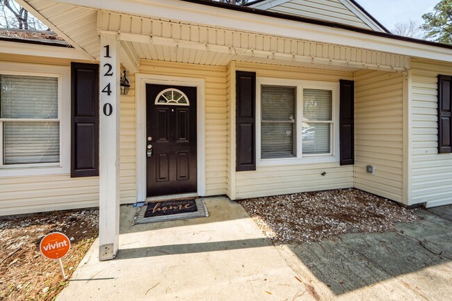 Photo - 3 Bedroom, 2 bathroom home in Moss Point - Ladson