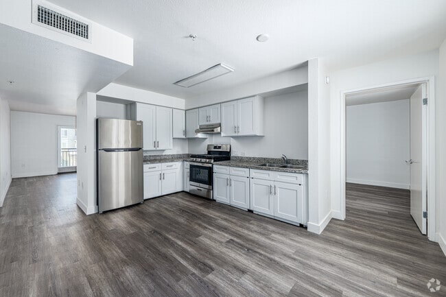 4BR, 2BA - 1282SF - Kitchen