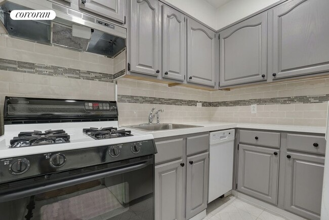 Photo - 35-20 Leverich St