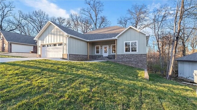 Photo - 5 Burnham Dr
