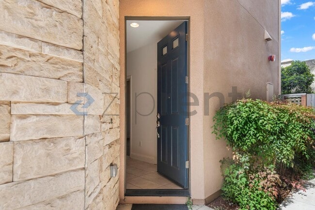 Photo - 2954 Worthing Common